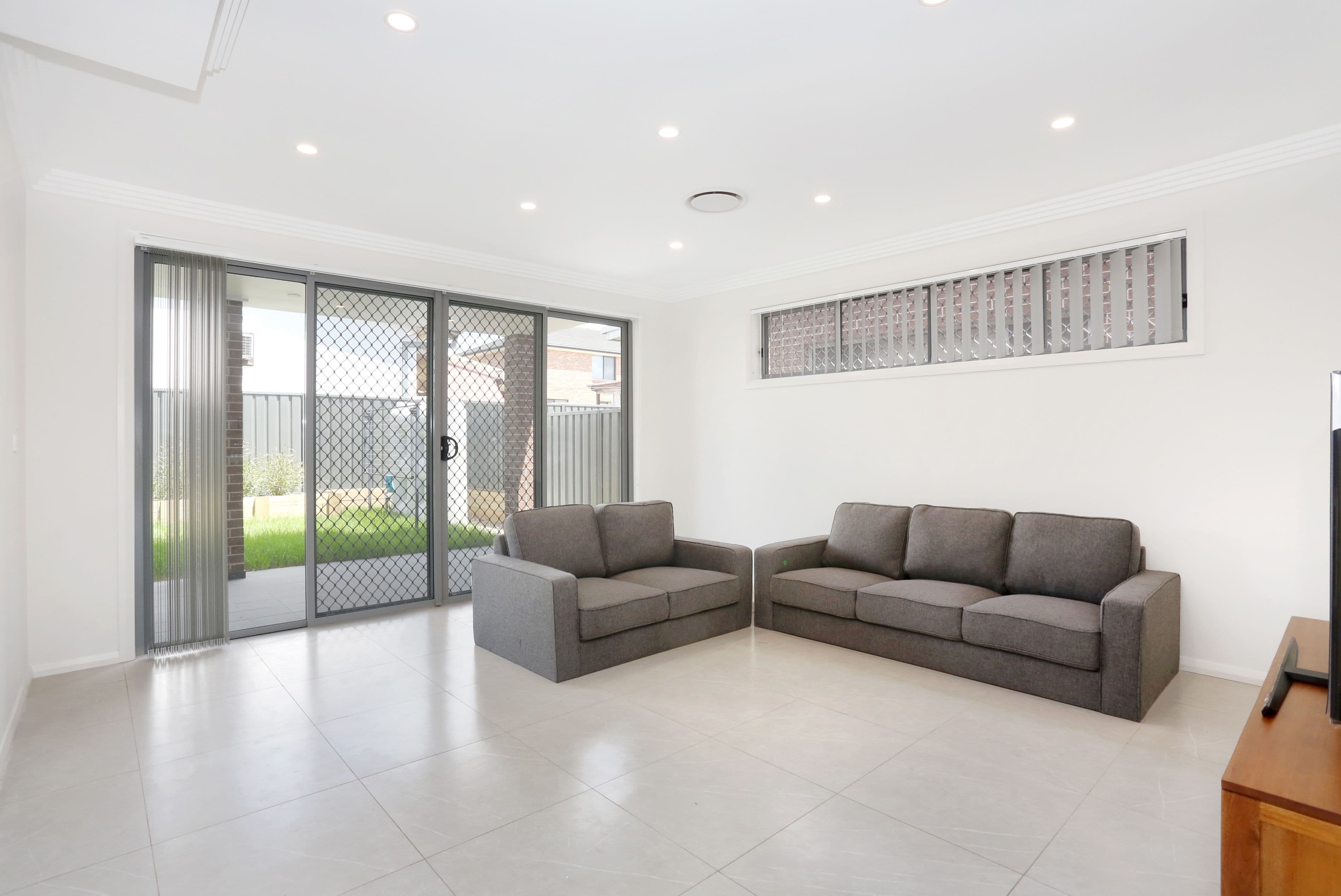 1 Barton Street, Smithfield - Thumbnail 3