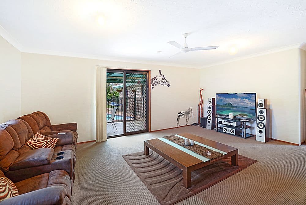 17 Kentucky Crescent, Oxenford QLD 4210, Oxenford - Thumbnail 2