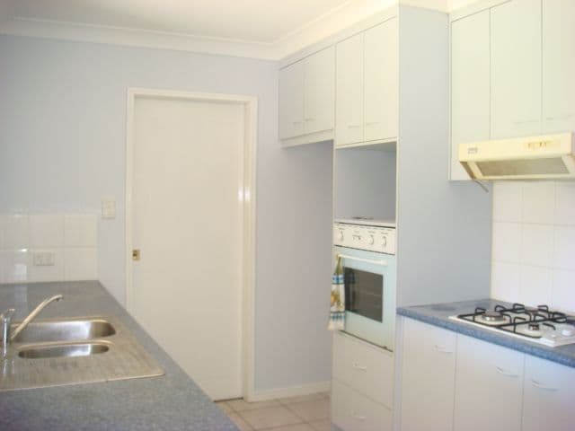 8 Oakmont Avenue, OXLEY QLD 4075, Oxley - Thumbnail 2