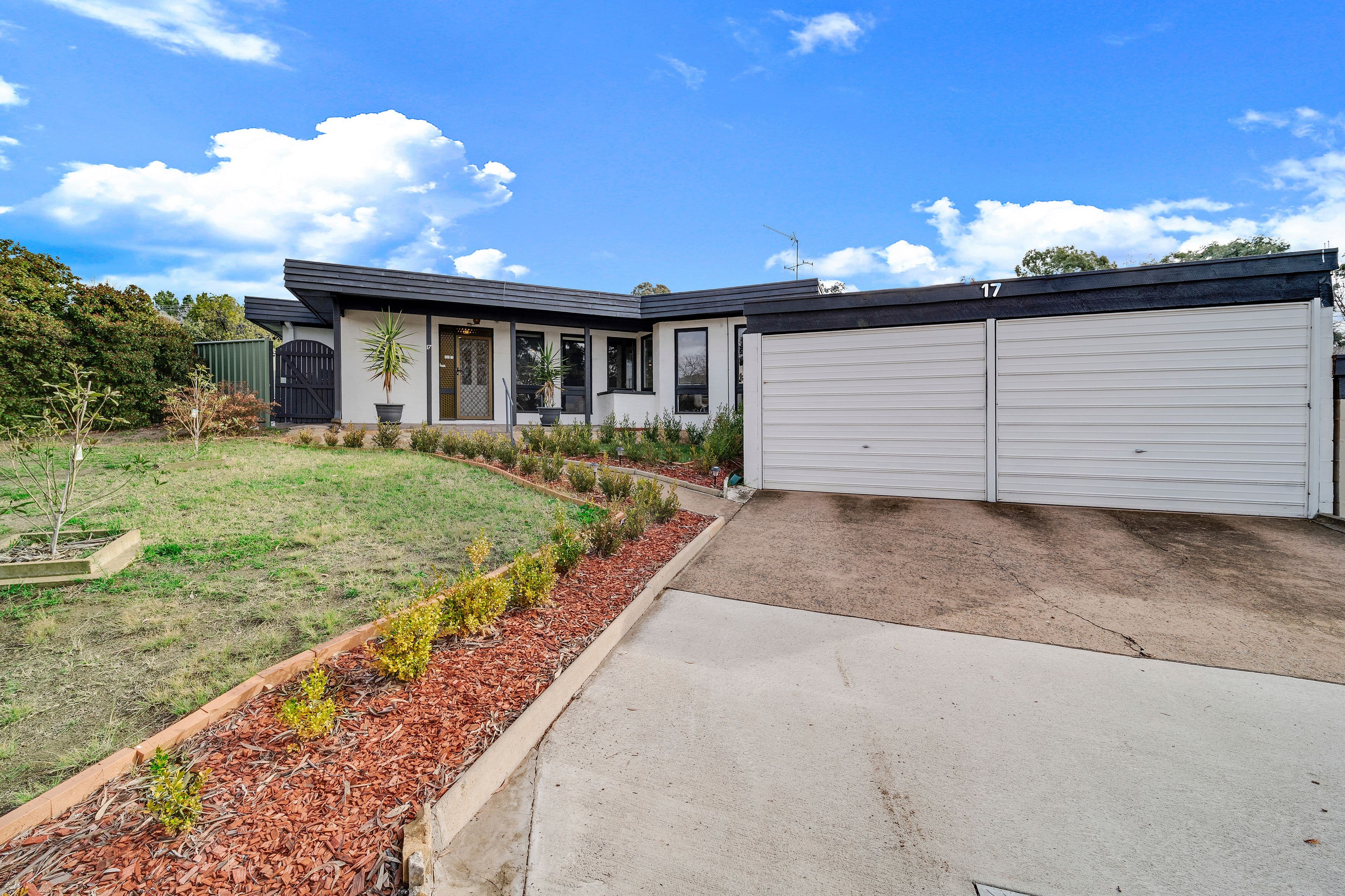 17 Solomon Crescent, Latham ACT 2615, Latham - Thumbnail 2