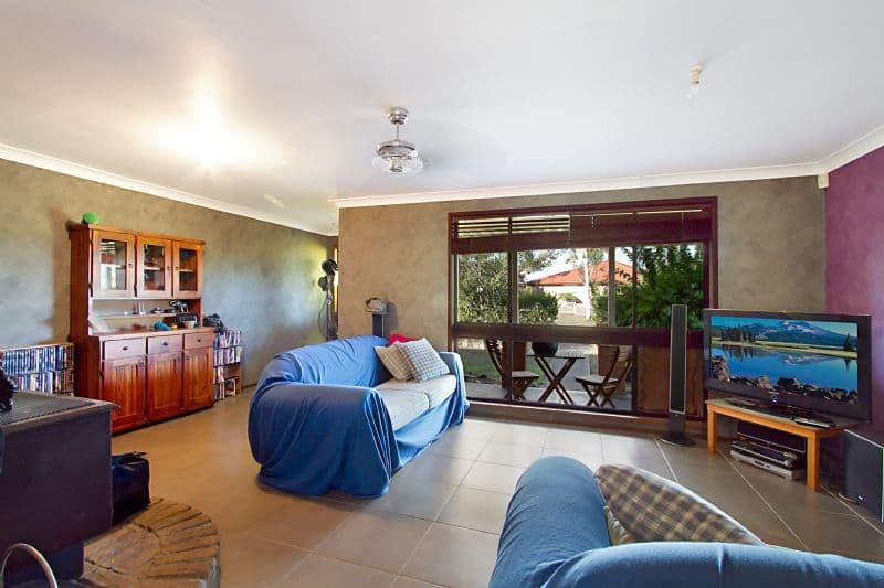 27 Clayton Crescent, RUTHERFORD NSW 2320, Rutherford - Thumbnail 2