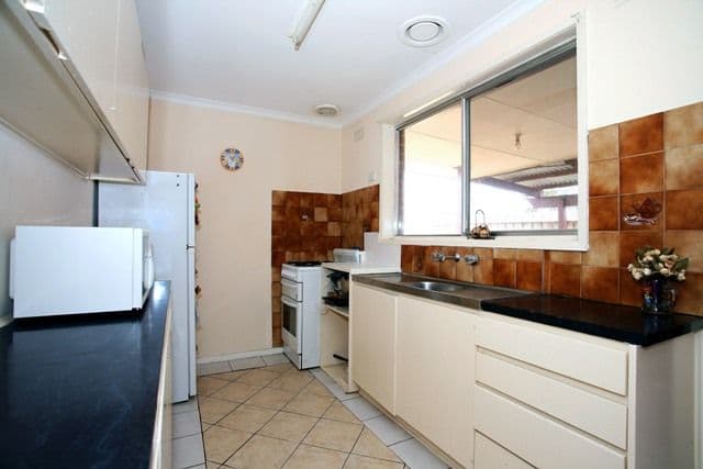 19 Cormorant Crescent, WERRIBEE VIC 3030, Werribee - Thumbnail 2