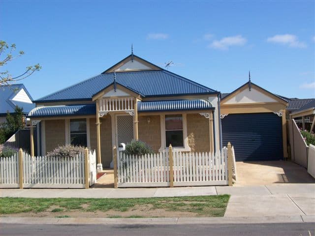 4 Avenel Gardens, CRAIGIEBURN VIC 3064, Craigieburn - Image 1