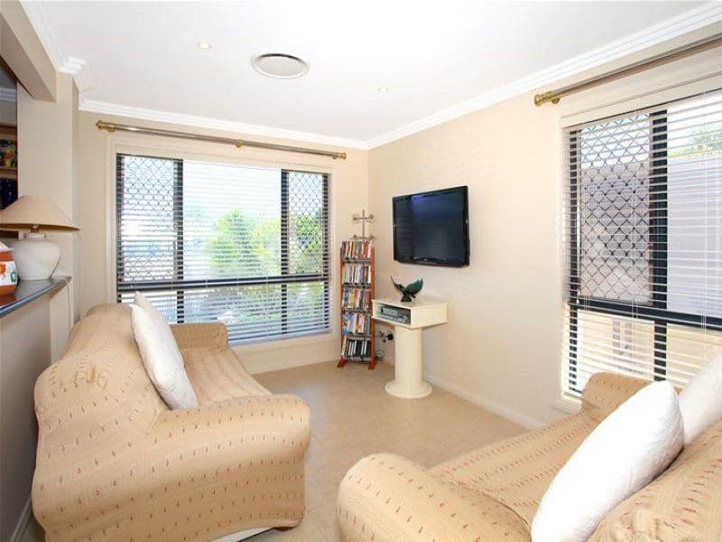 9 Apia Avenue, CLEAR ISLAND WATERS QLD 4226, Clear Island Waters - Thumbnail 2