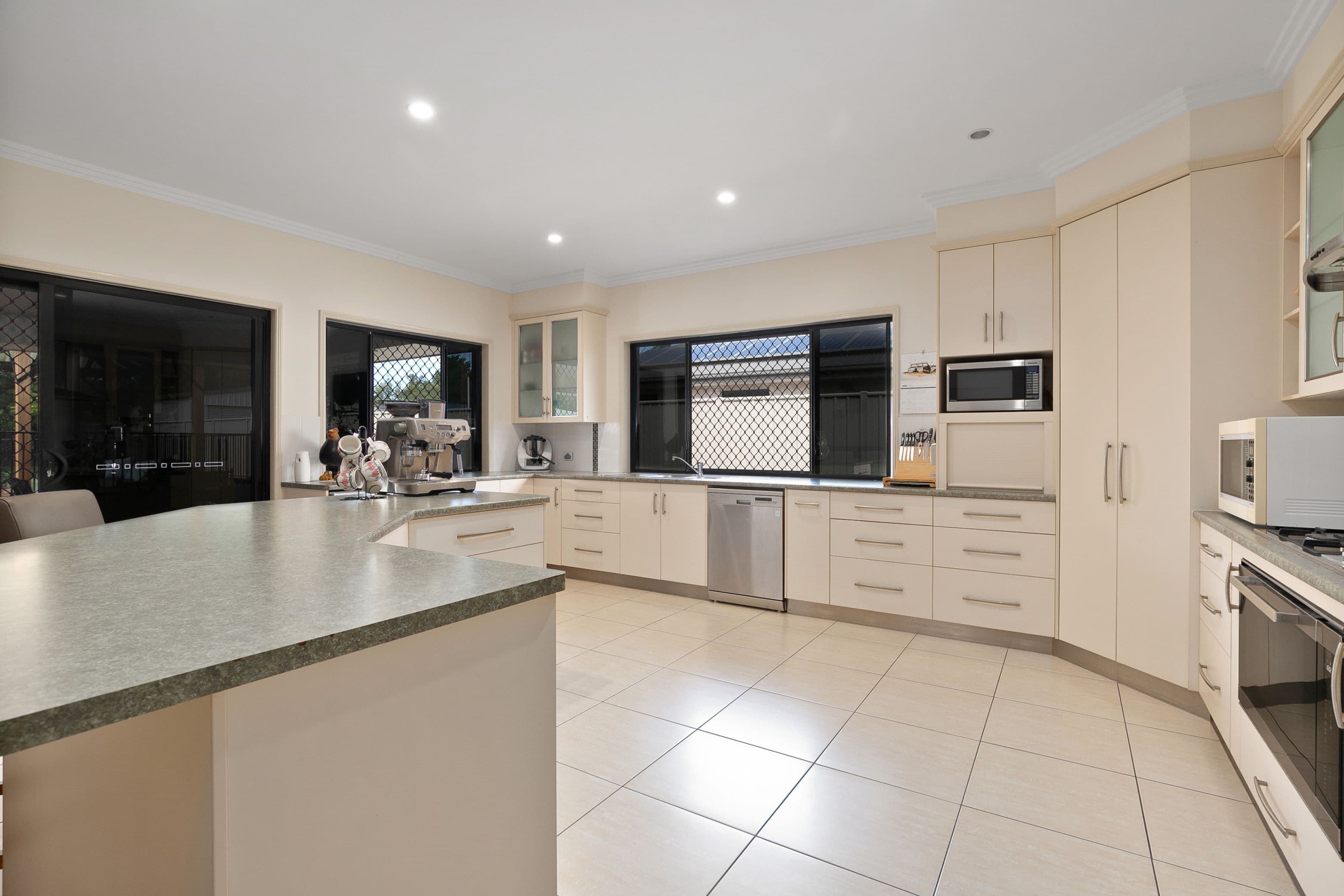 37 Moriarty Street, Emerald QLD 4720, Emerald - Thumbnail 4