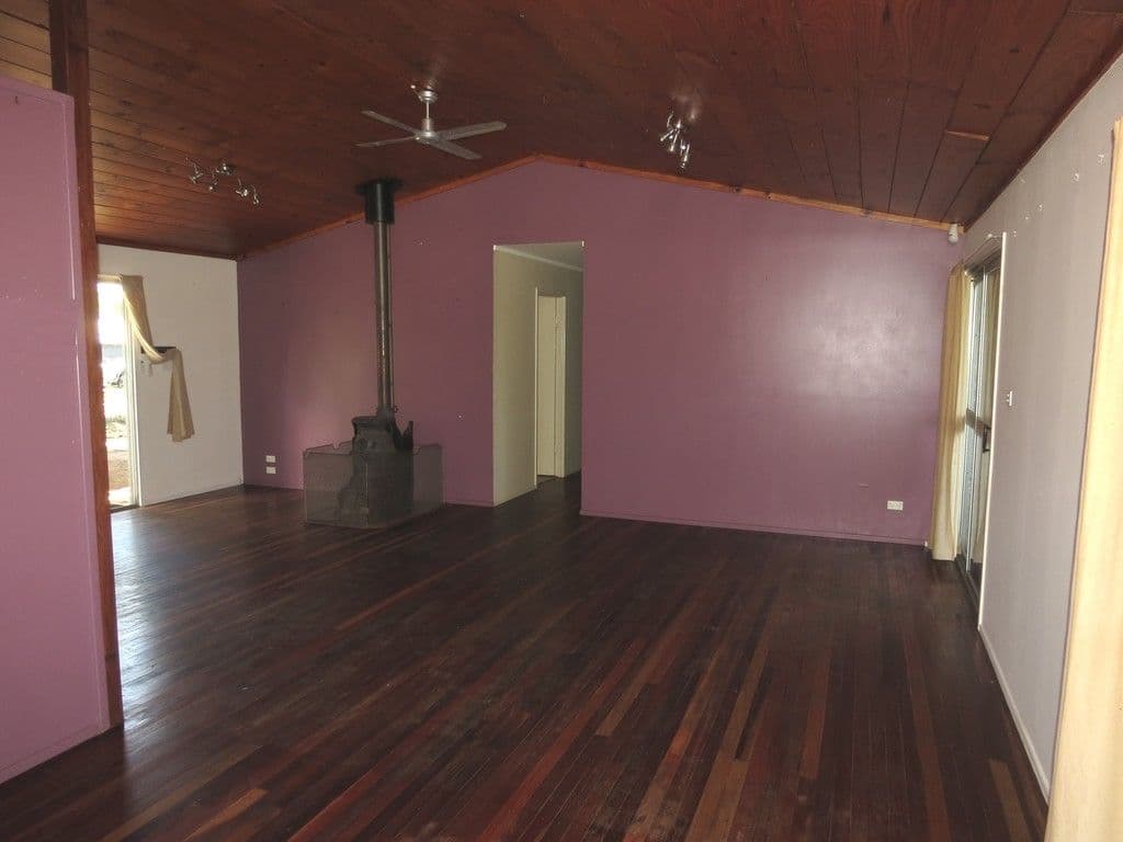 32 Silica Road, Emerald QLD 4720, Emerald - Thumbnail 6