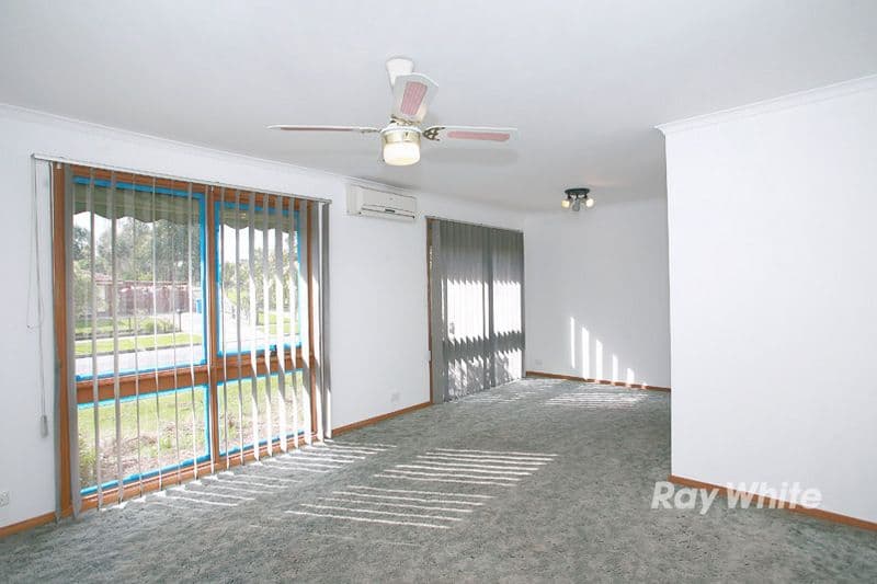 31 Hoysted Avenue, CRANBOURNE NORTH VIC 3977, Cranbourne North - Thumbnail 2