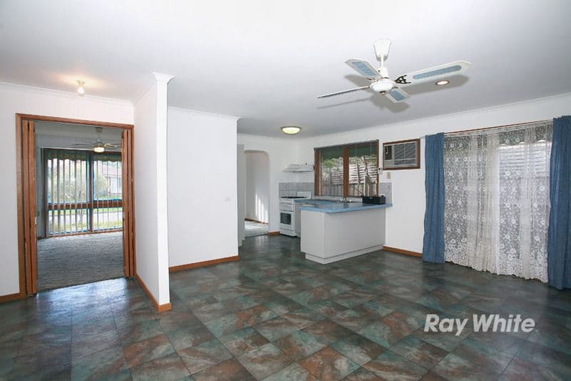 31 Hoysted Avenue, CRANBOURNE NORTH VIC 3977, Cranbourne North - Thumbnail 3