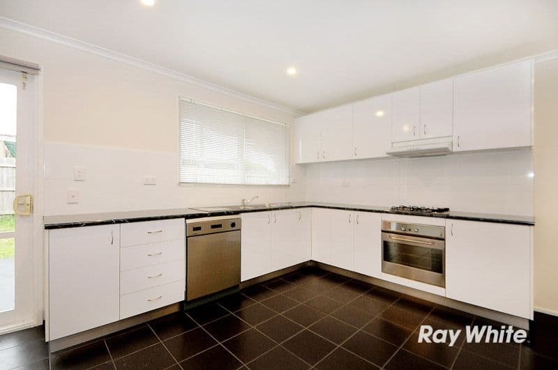 14 Strafford Avenue, CRANBOURNE VIC 3977, Cranbourne - Thumbnail 2