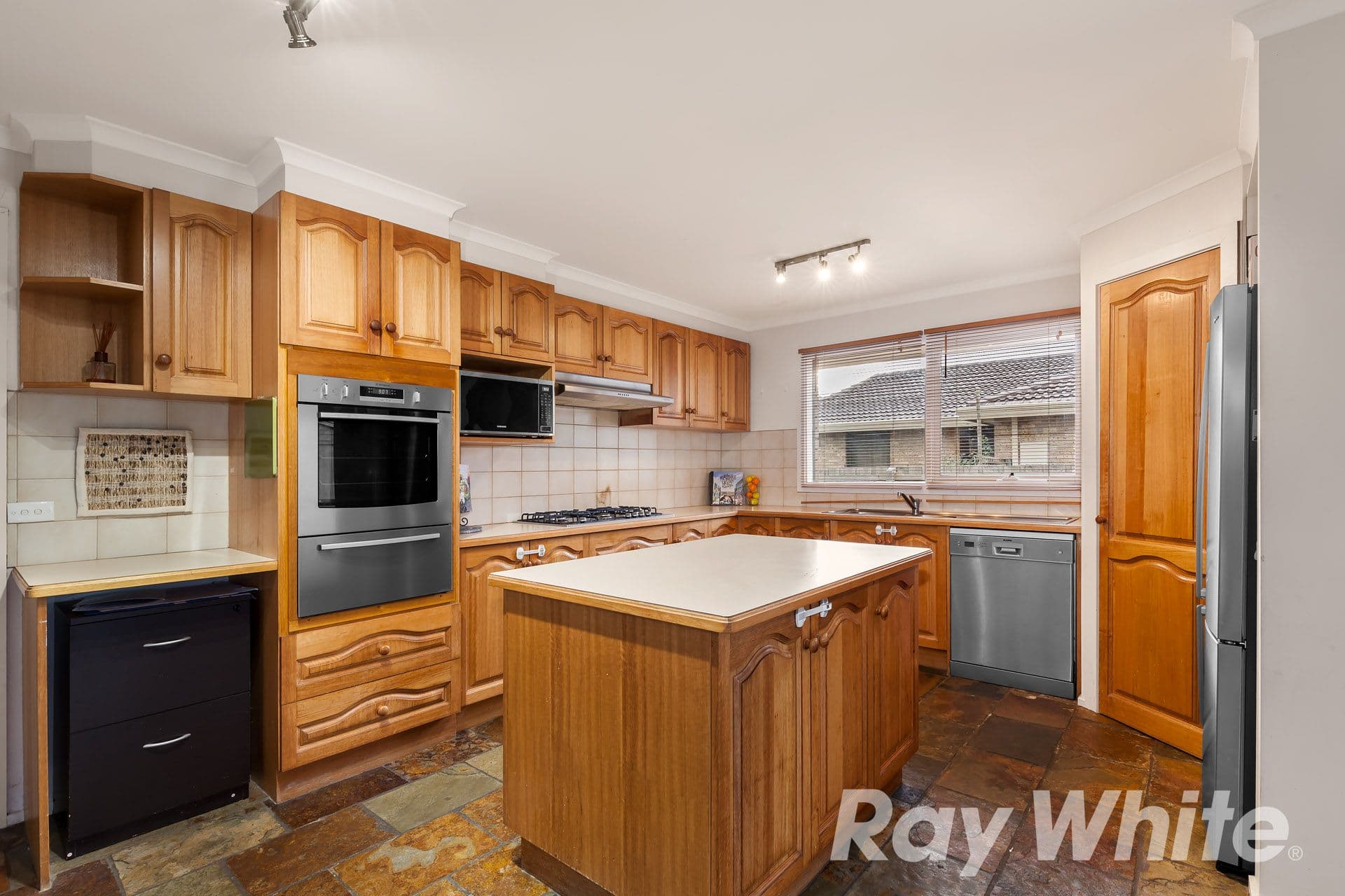 17 Kalawar Avenue, Bayswater North VIC 3153, Bayswater North - Thumbnail 3