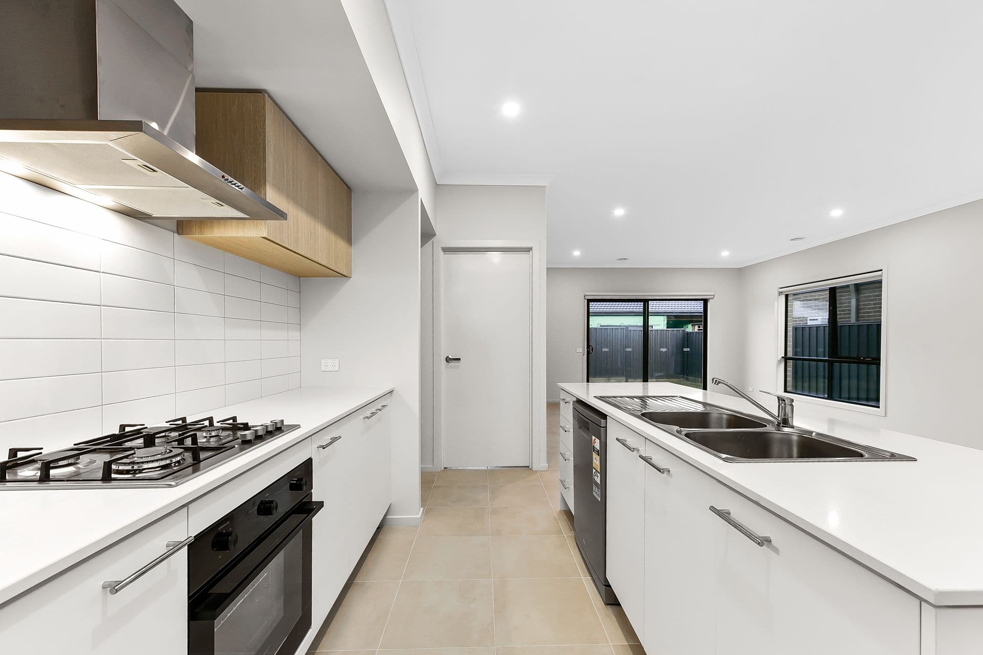 27 Praiano Avenue, Berwick VIC 3806, Berwick - Thumbnail 3