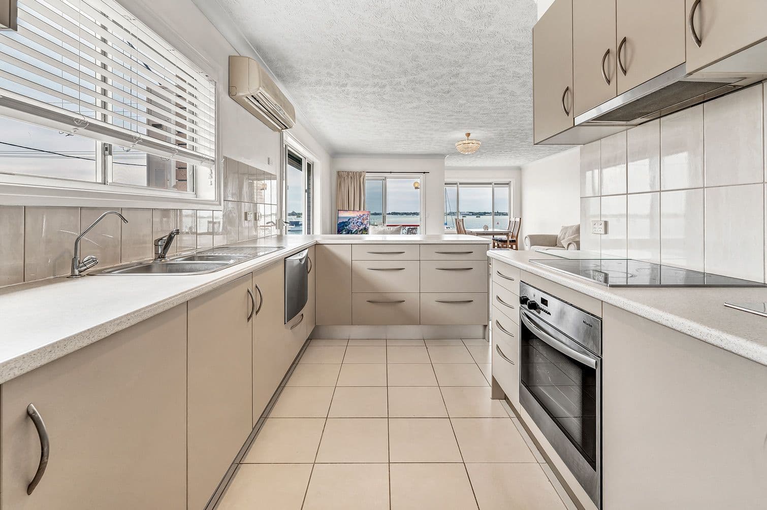264 Marine Parade, Labrador QLD 4215, Labrador - Thumbnail 5