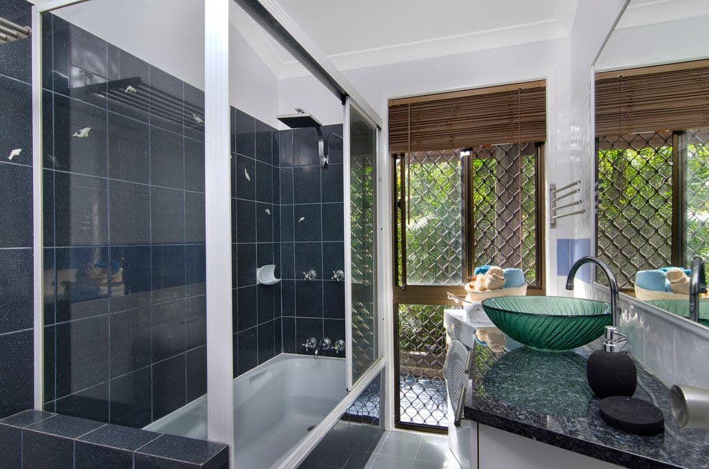 9 Doubleview Drive, ELANORA QLD 4221, Elanora - Thumbnail 8