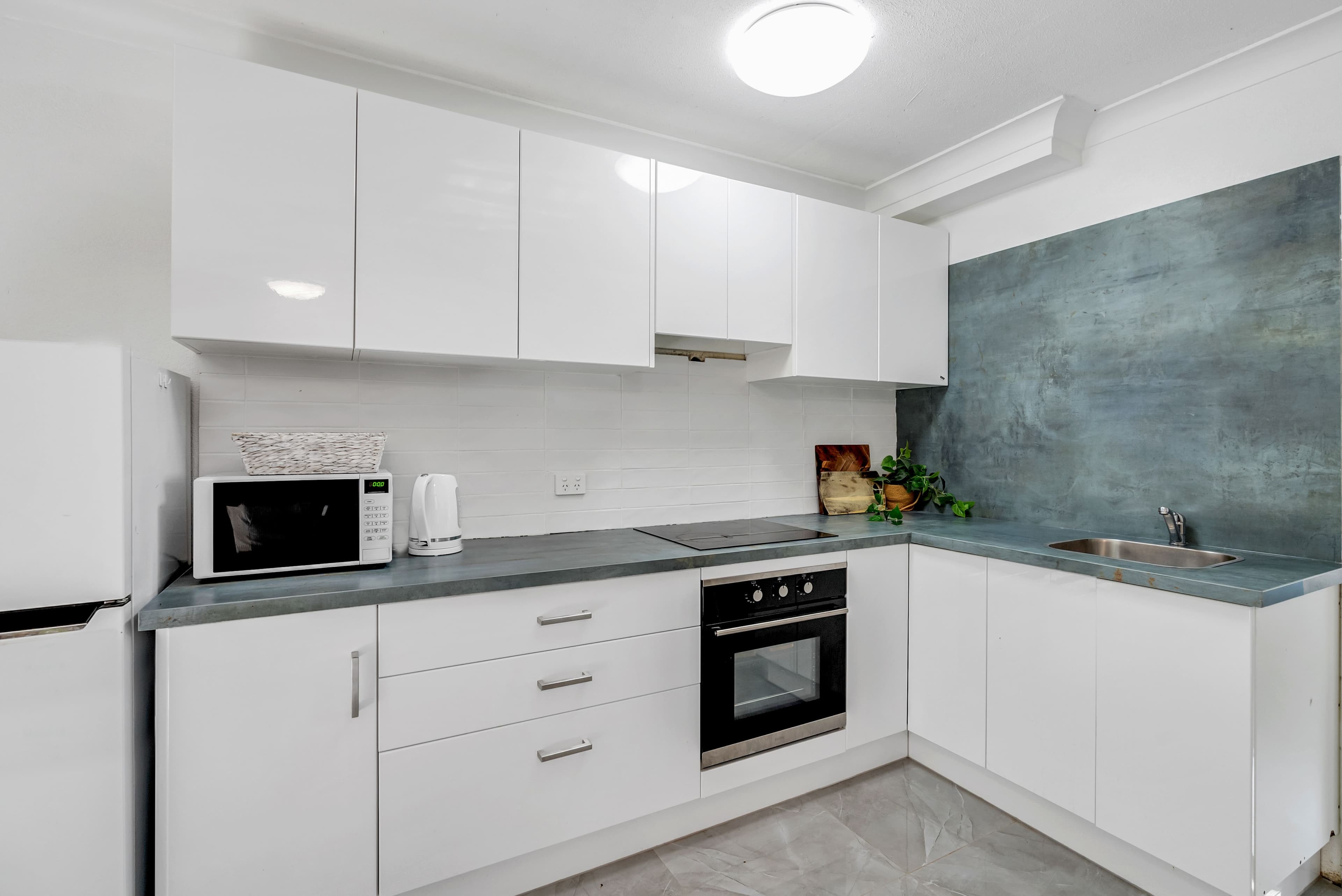 192-196 Mann Street, Westcourt QLD 4870, Westcourt - Thumbnail 3