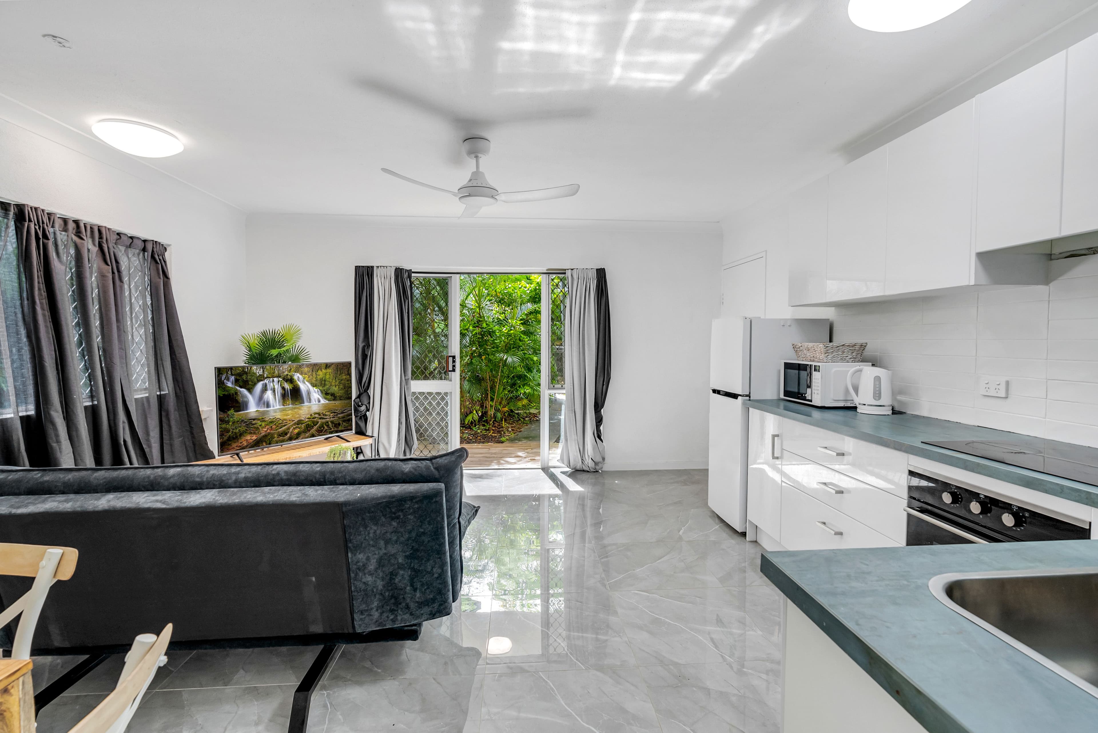 192-196 Mann Street, Westcourt QLD 4870, Westcourt - Thumbnail 5