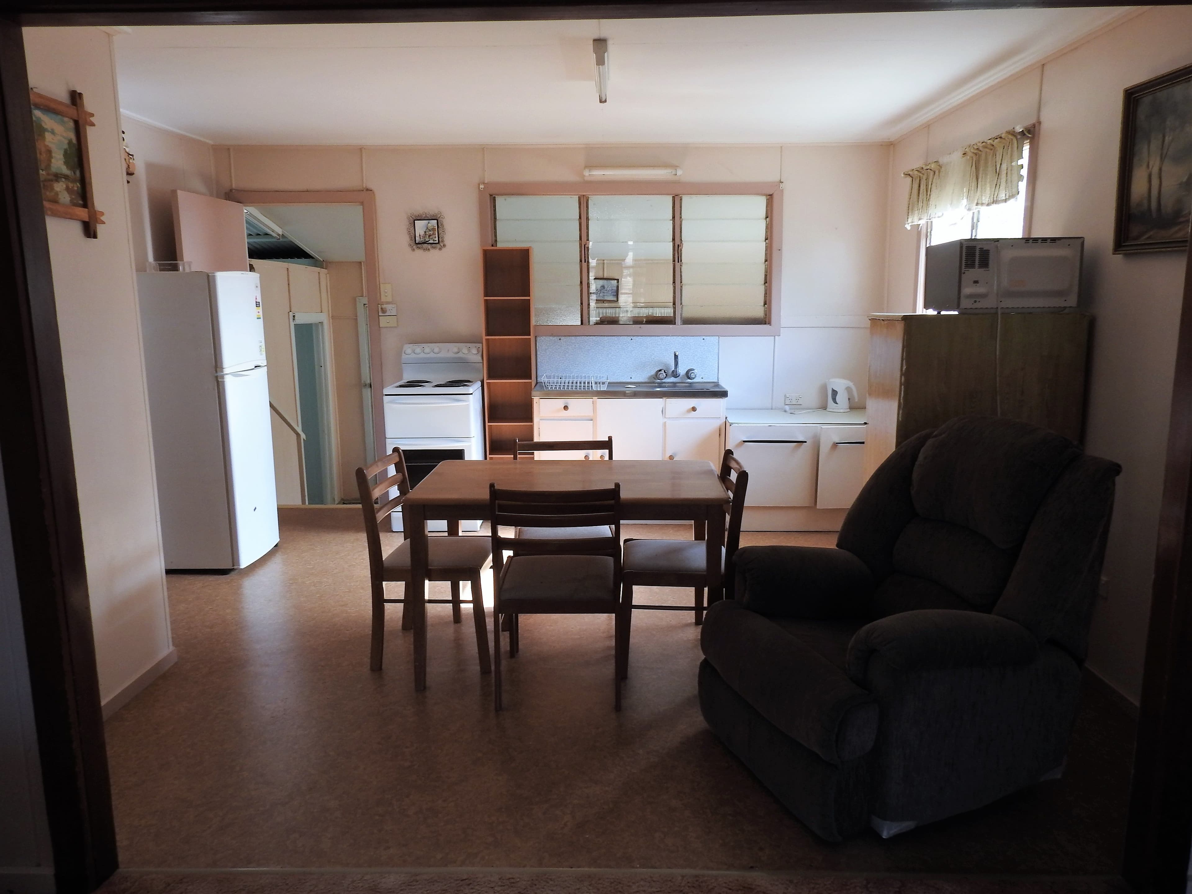 137 Wren Street, Longreach QLD 4730, Longreach - Thumbnail 3