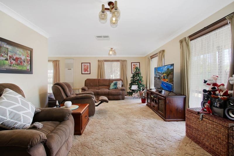 562 Roach Street, Lavington - Thumbnail 3