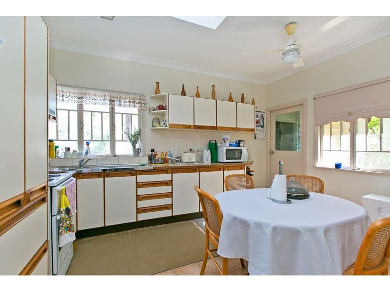 90 Haylock Street, WYNNUM QLD 4178, Wynnum - Thumbnail 7