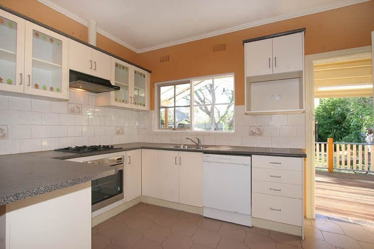 10 Velra Avenue, Murrumbeena VIC 3163, Murrumbeena - Thumbnail 2