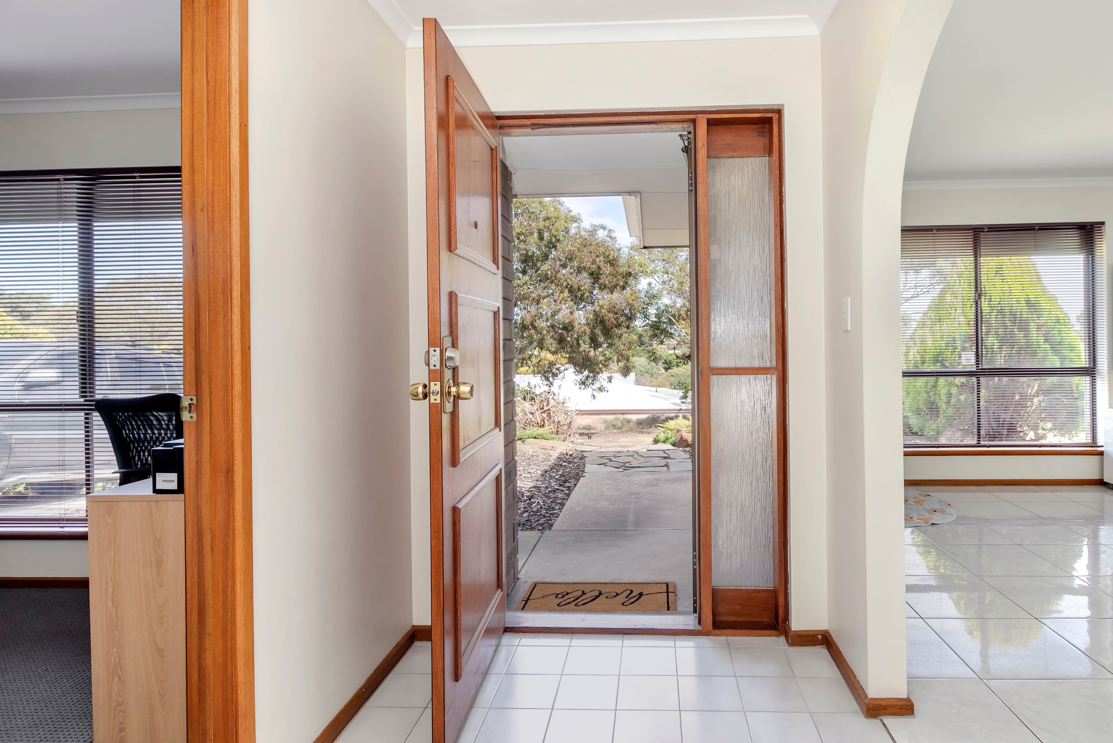 1 Madison Court, Hallett Cove SA 5158, Hallett Cove - Thumbnail 2