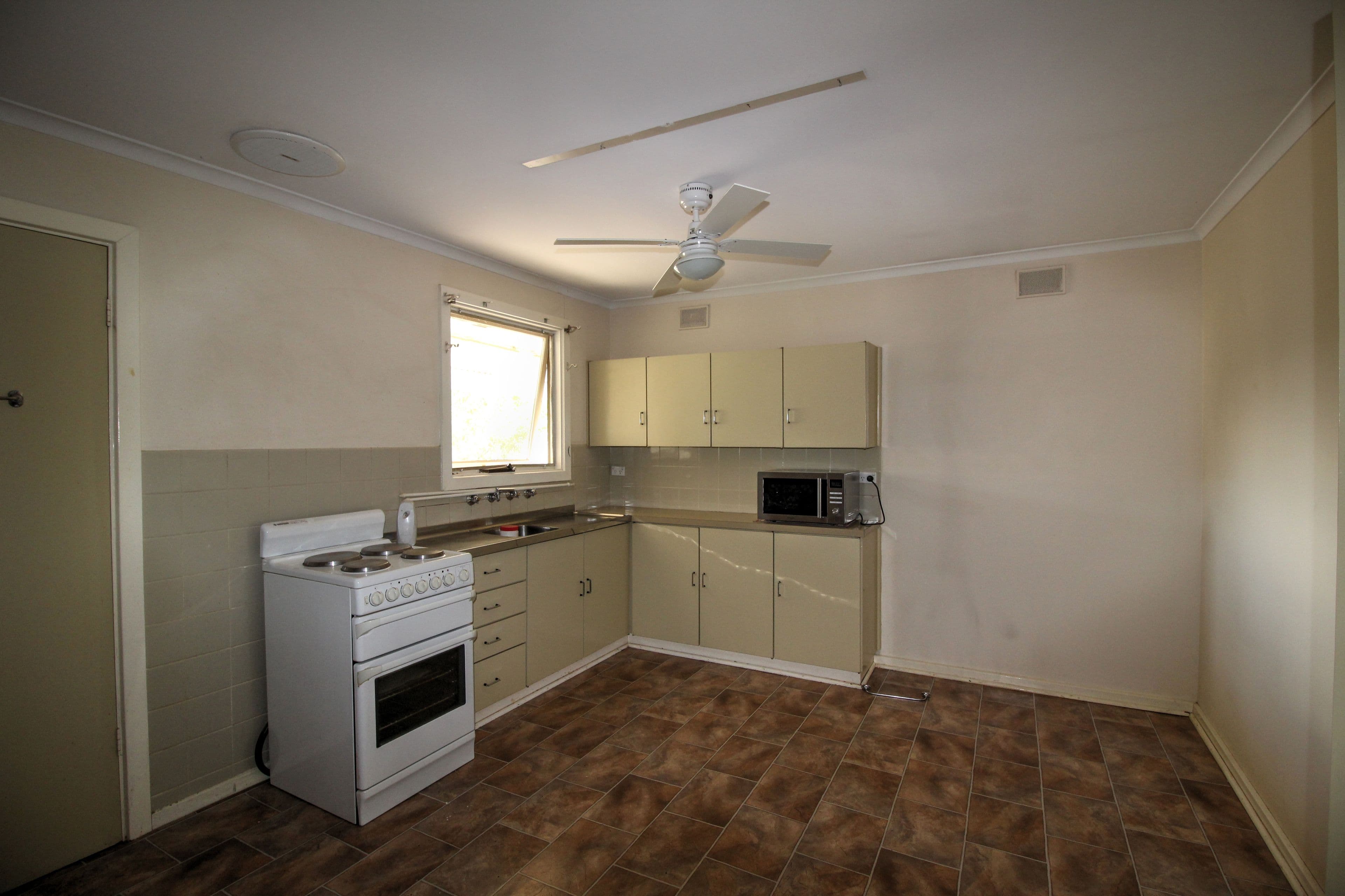 8 Belah Street, Renmark SA 5341, Renmark - Thumbnail 2