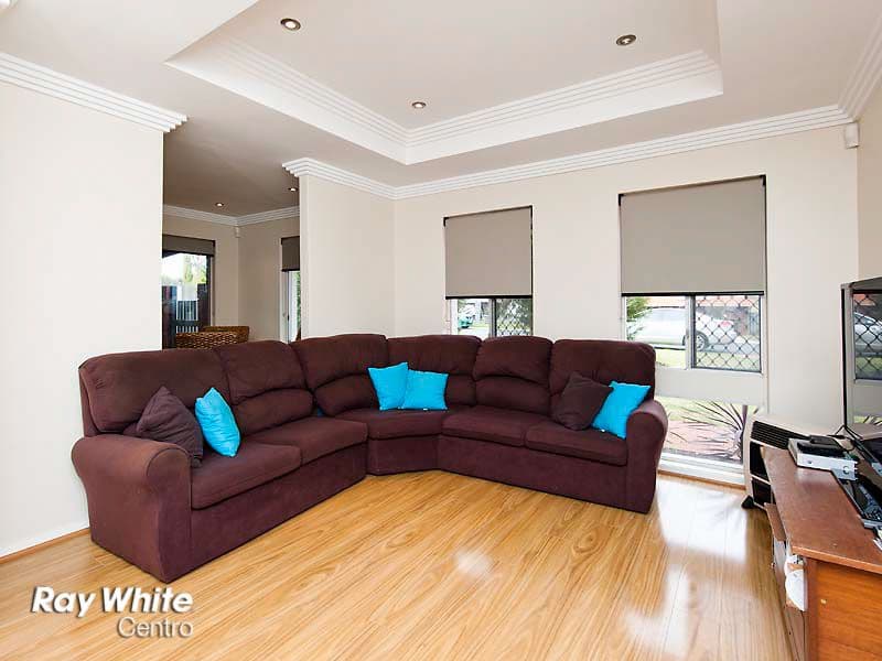 33 Warruga Way, WANNEROO WA 6065, Wanneroo - Thumbnail 2