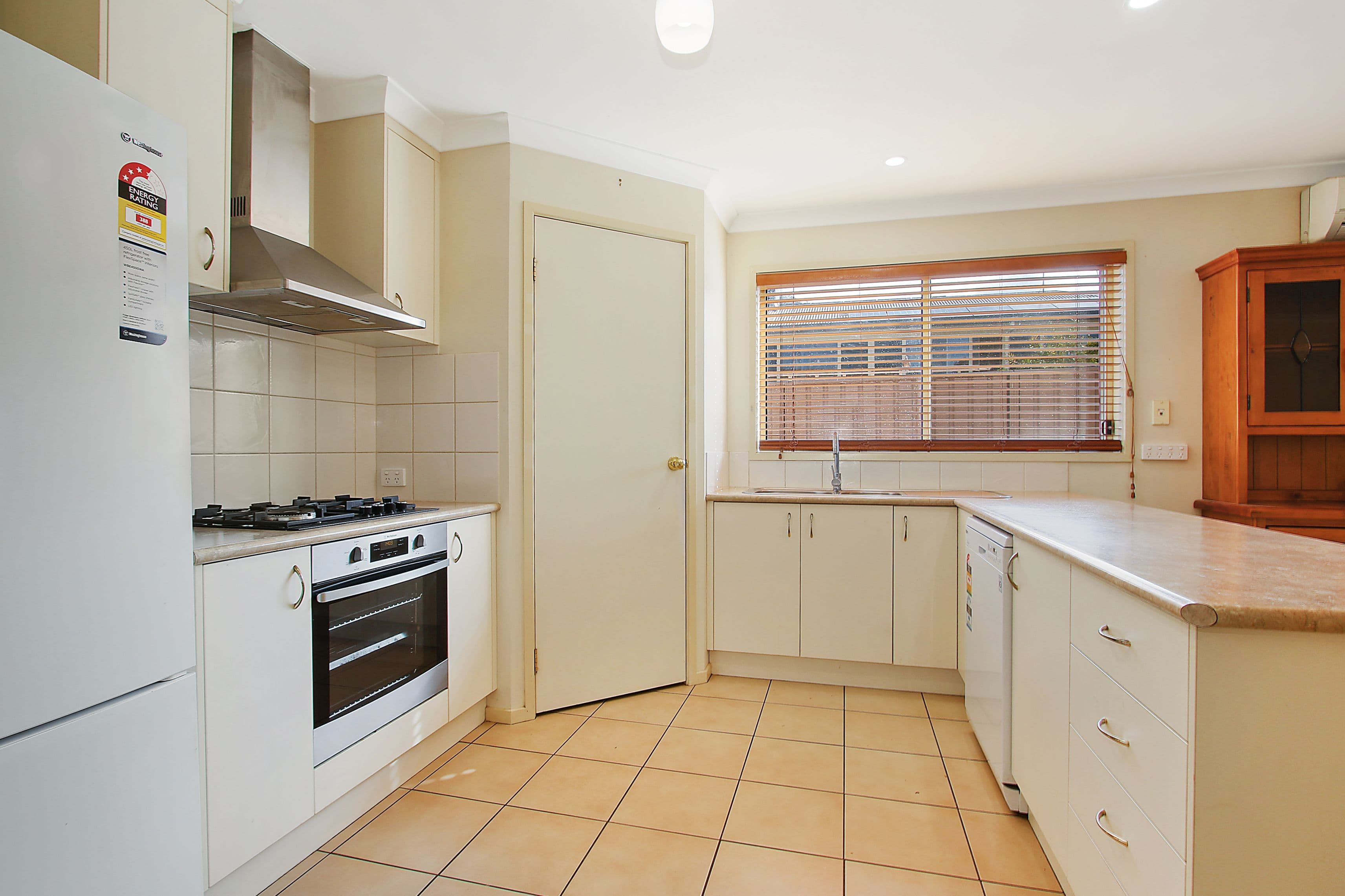 14 Innisbrook Avenue, West Wodonga VIC 3690, West Wodonga - Thumbnail 2