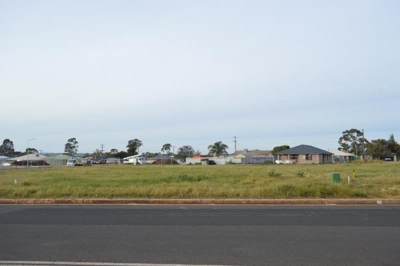 22 Spears Drive, DUBBO NSW 2830, Dubbo - Thumbnail 2