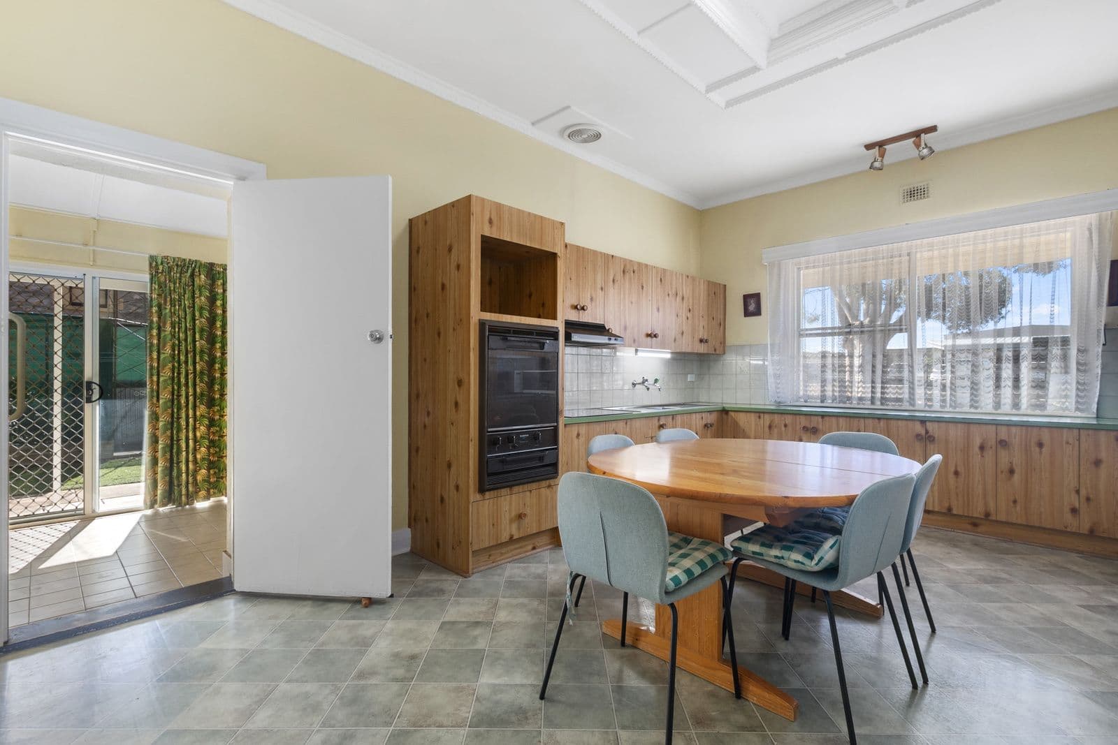 2 Caroline Street, Moonta SA 5558, Moonta - Thumbnail 6