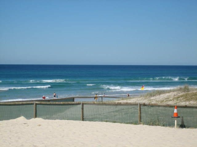 1 'Sun Villas', 127 Sunshine Boulevard, MERMAID WATERS QLD 4218, Mermaid Waters - Thumbnail 2