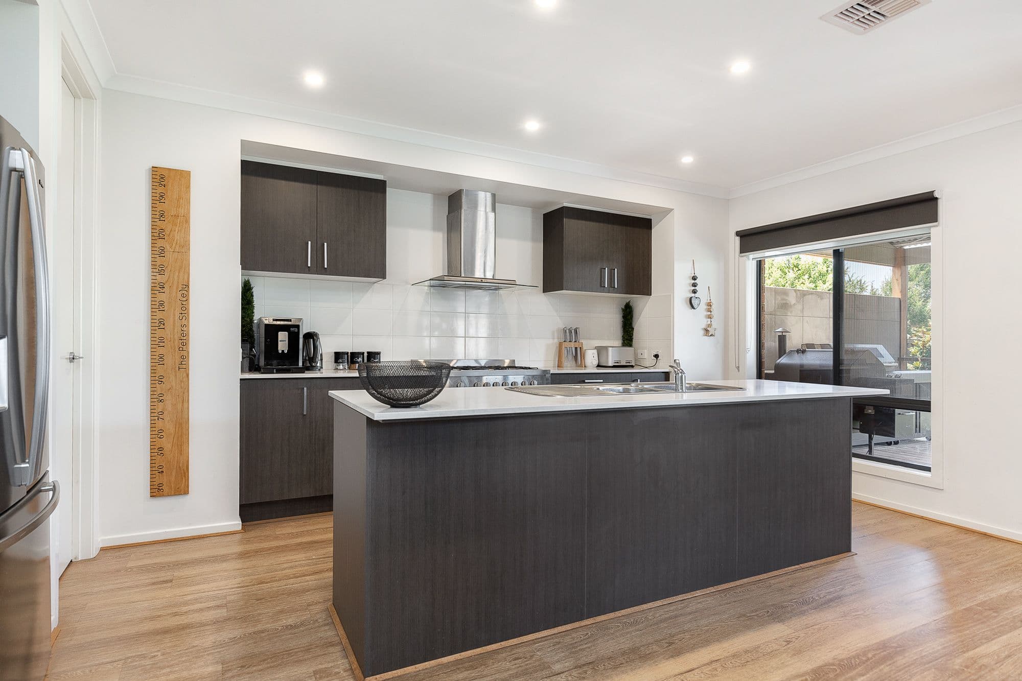 1 Barcelona Avenue, Clyde North VIC 3978, Clyde North - Thumbnail 2
