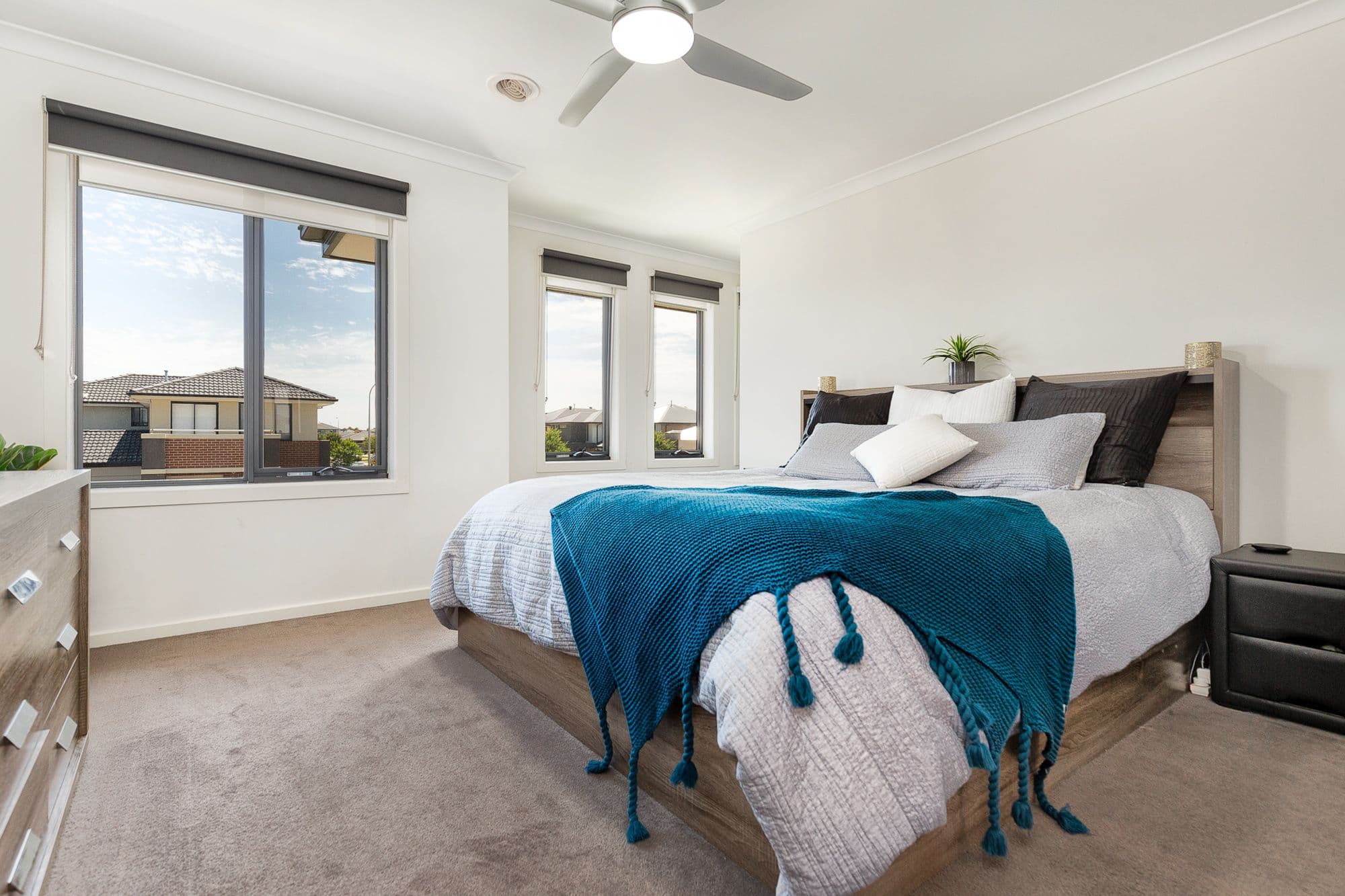 1 Barcelona Avenue, Clyde North VIC 3978, Clyde North - Thumbnail 8