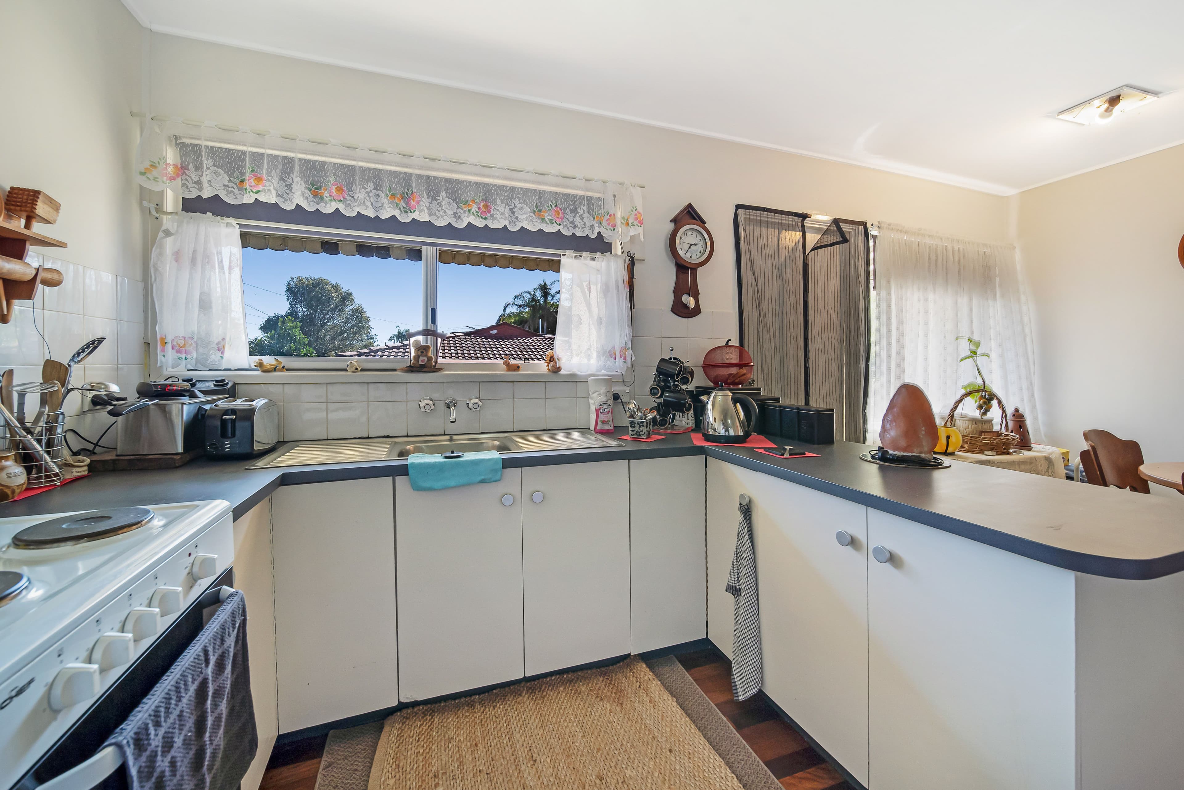 39 Winifred Street, Kingston QLD 4114, Kingston - Thumbnail 2