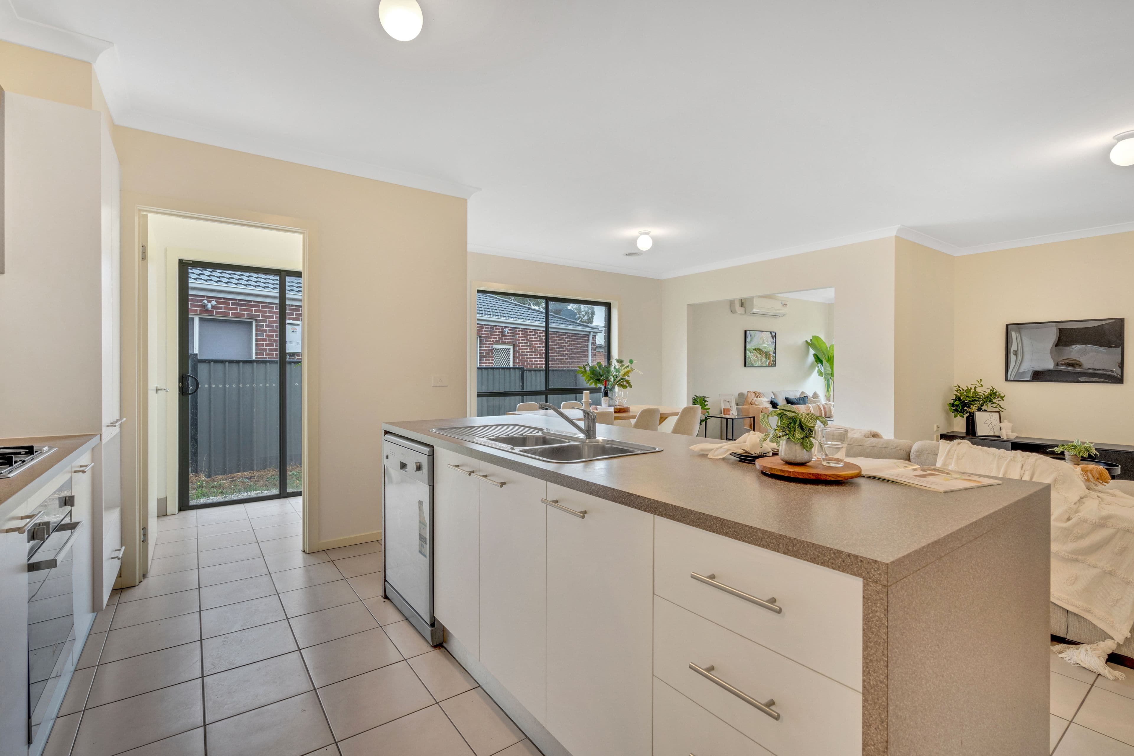 99 Huntington Drive, Craigieburn VIC 3064, Craigieburn - Thumbnail 3