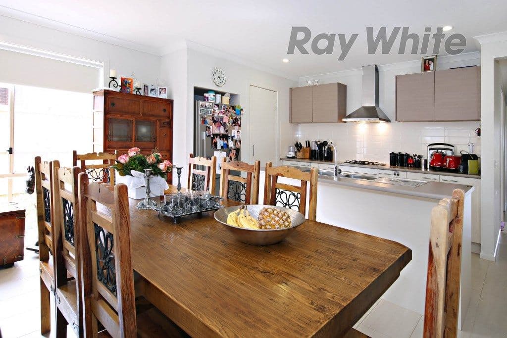 39 Coronat Drive, Point Cook VIC 3030, Point Cook - Thumbnail 2