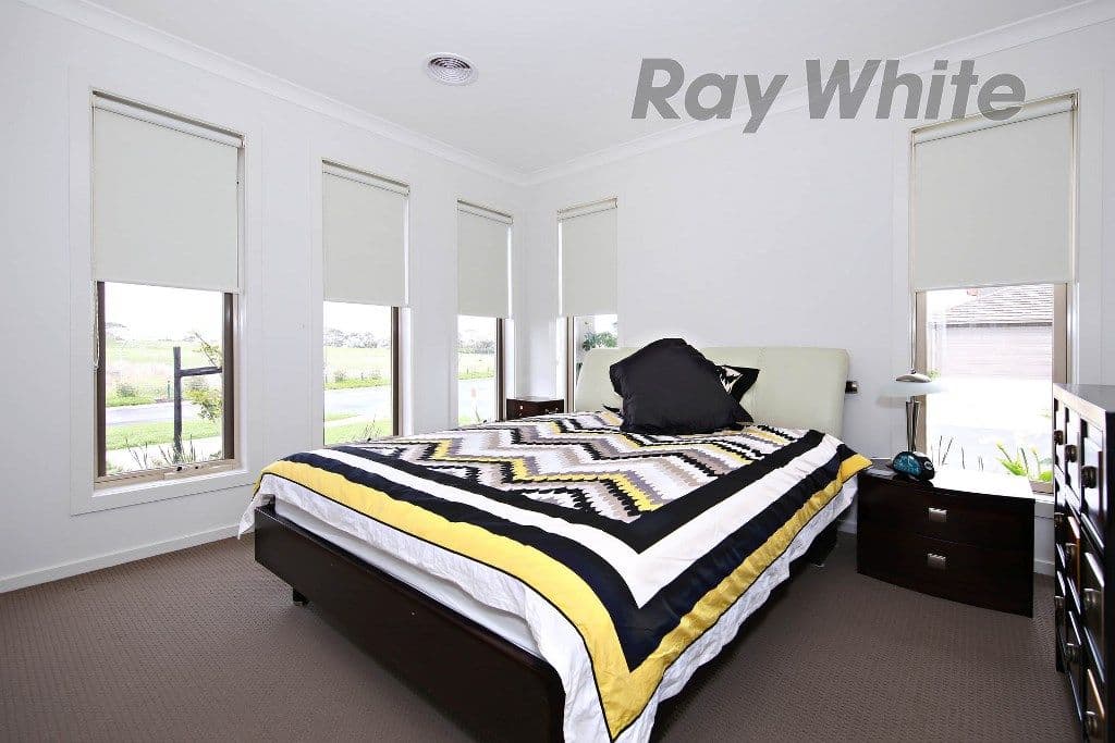 39 Coronat Drive, Point Cook VIC 3030, Point Cook - Thumbnail 5