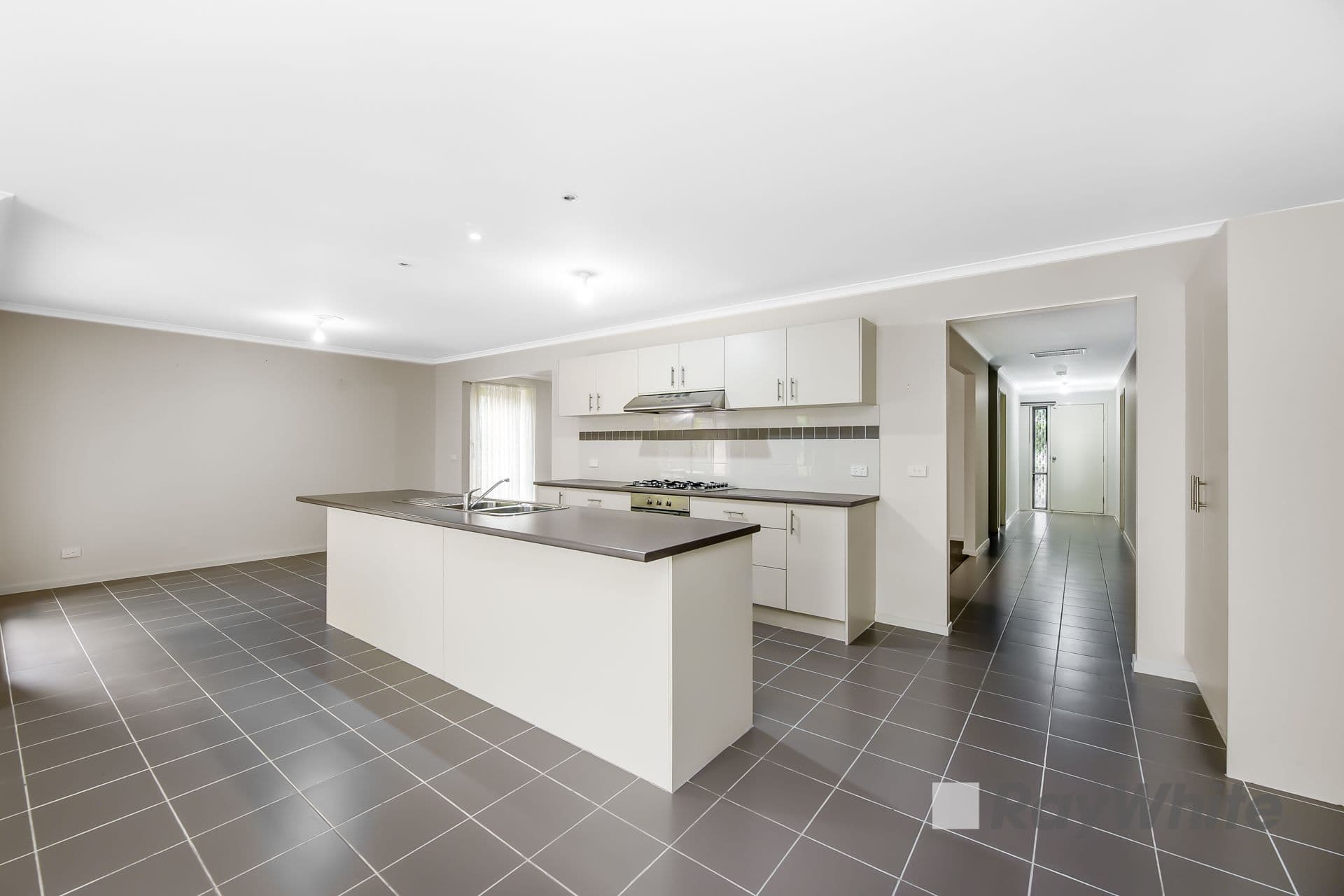 3 Ned Street, Cranbourne East VIC 3977, Cranbourne East - Thumbnail 4