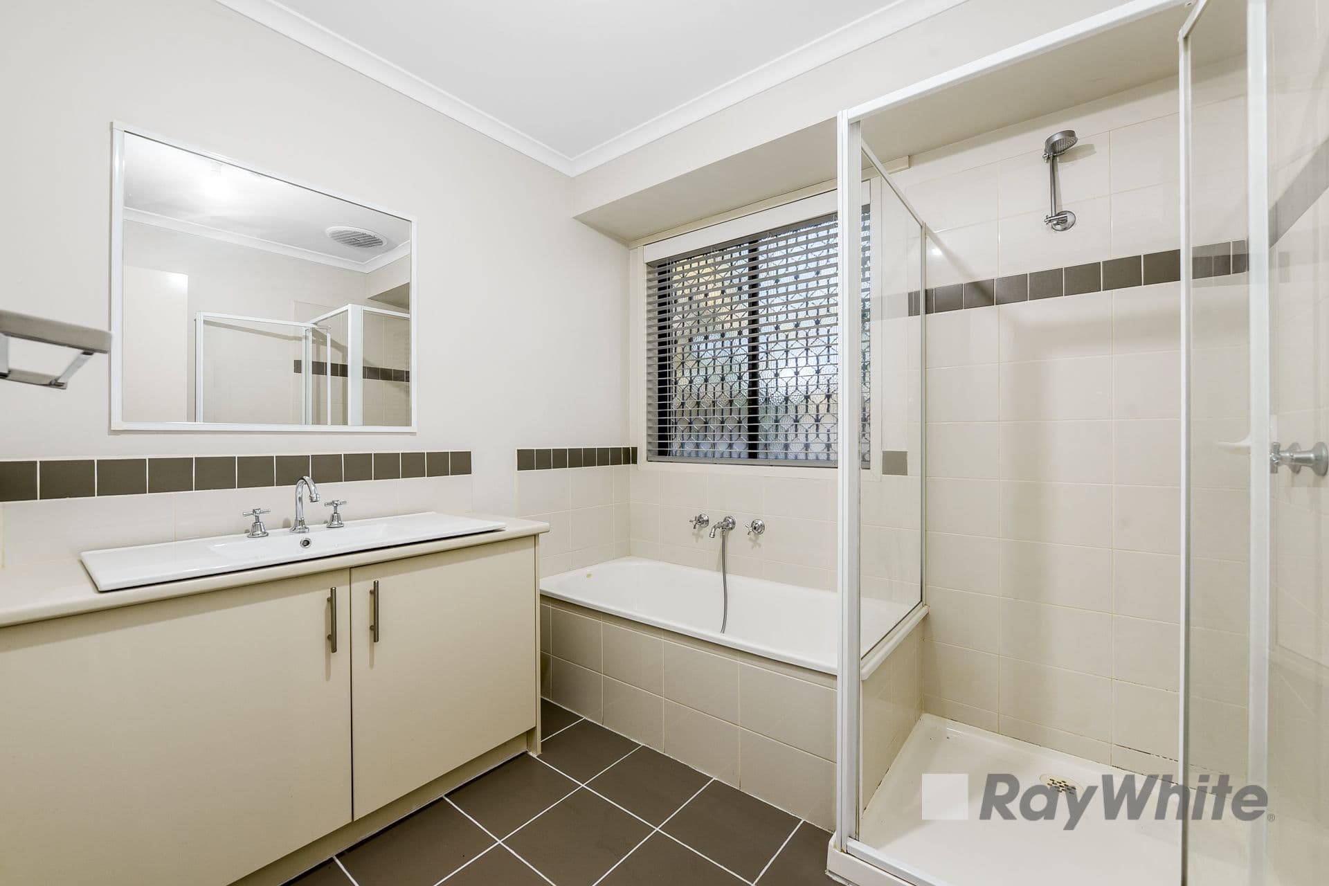 3 Ned Street, Cranbourne East VIC 3977, Cranbourne East - Thumbnail 6
