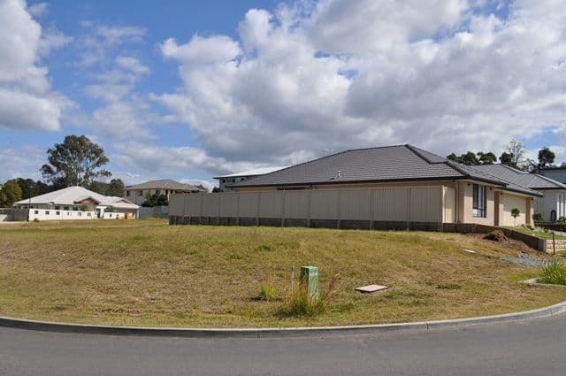 27 Majestic Street, BRIDGEMAN DOWNS QLD 4035, Bridgeman Downs - Thumbnail 2