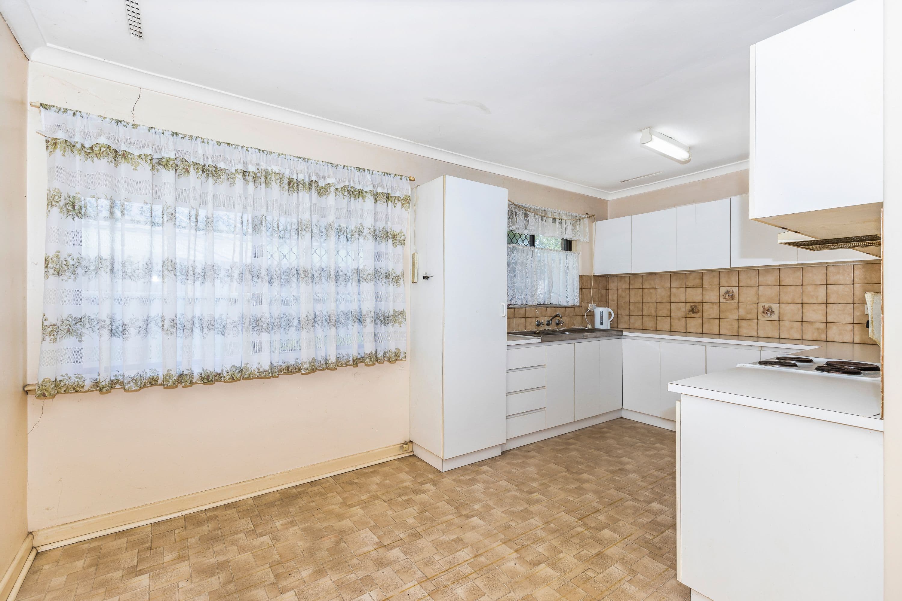 33 Connaught Street, Forrestfield WA 6058, Forrestfield - Thumbnail 6