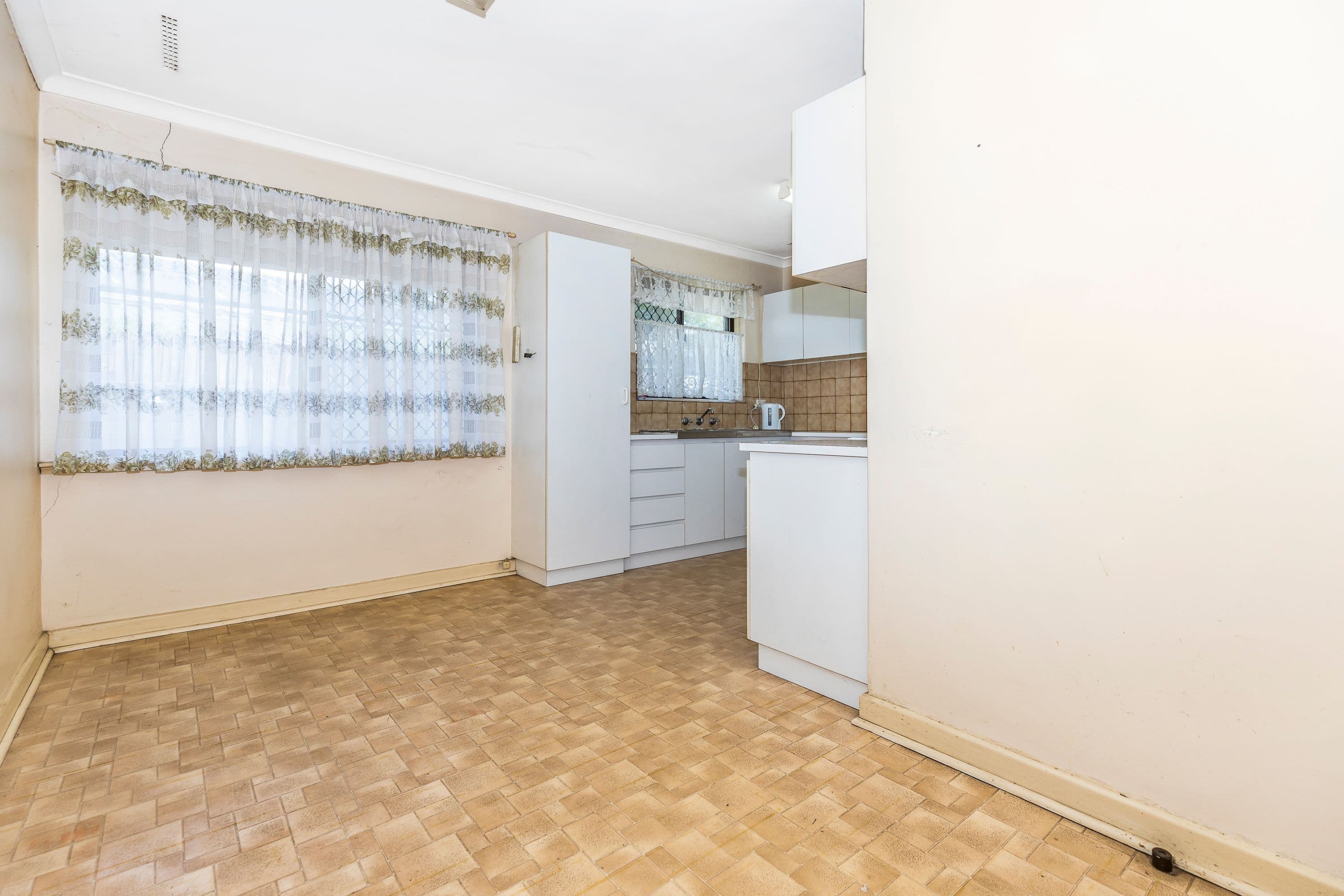 33 Connaught Street, Forrestfield WA 6058, Forrestfield - Thumbnail 7