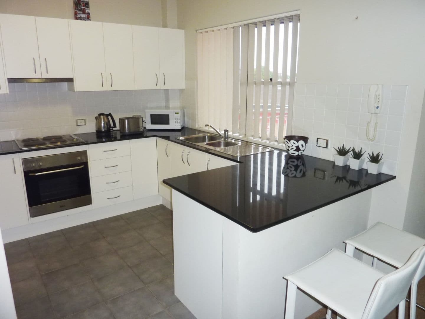 377 Princes Highway, WOONONA NSW 2517, Woonona - Thumbnail 2