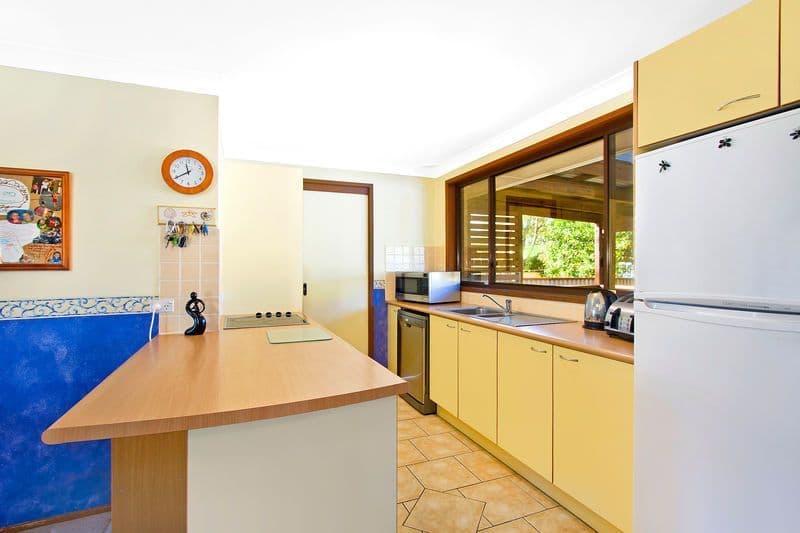 8 St James Avenue, BERKELEY VALE NSW 2261, Berkeley Vale - Thumbnail 3