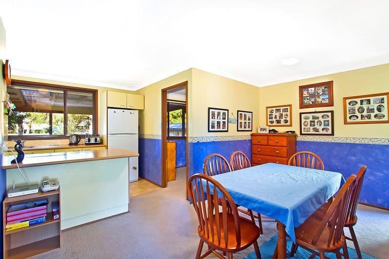 8 St James Avenue, BERKELEY VALE NSW 2261, Berkeley Vale - Thumbnail 4