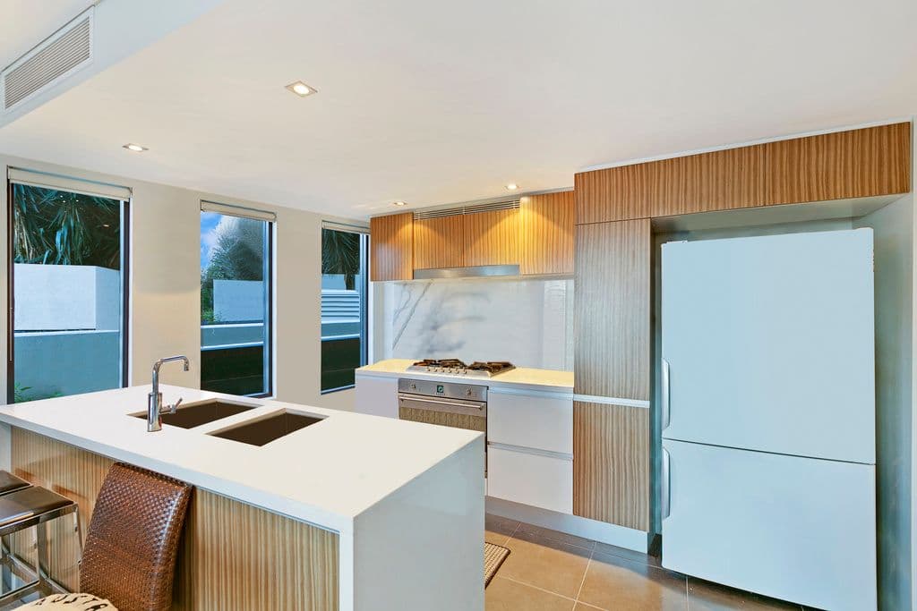  2-14 The Esplanade, BURLEIGH HEADS QLD 4220, Burleigh Heads - Thumbnail 3