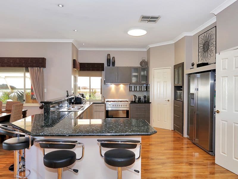 35 Cupello Drive, SWAN VIEW WA 6056, Swan View - Thumbnail 3