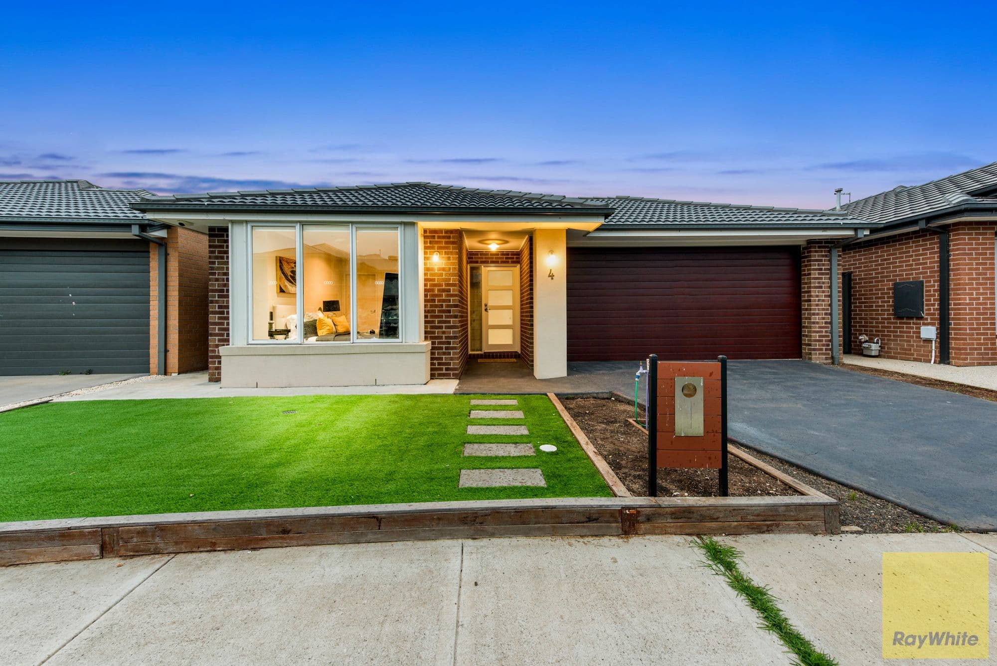 4 HILLCREST Parade, Tarneit VIC 3029, Tarneit - Thumbnail 2