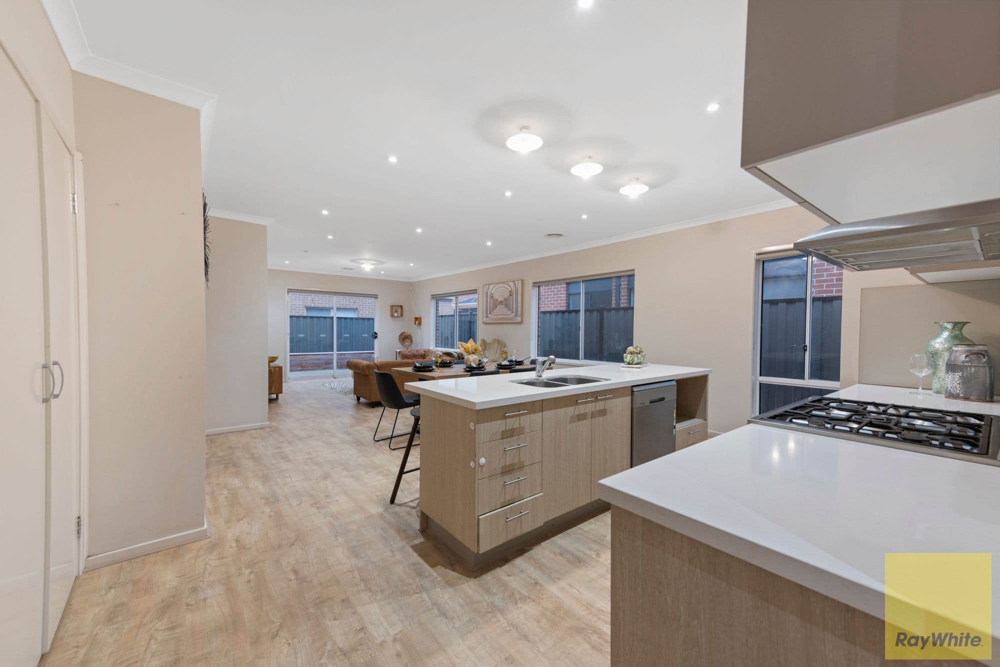 4 HILLCREST Parade, Tarneit VIC 3029, Tarneit - Thumbnail 4