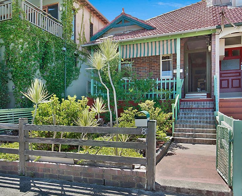 8 View Street, Queens Park - Image 1