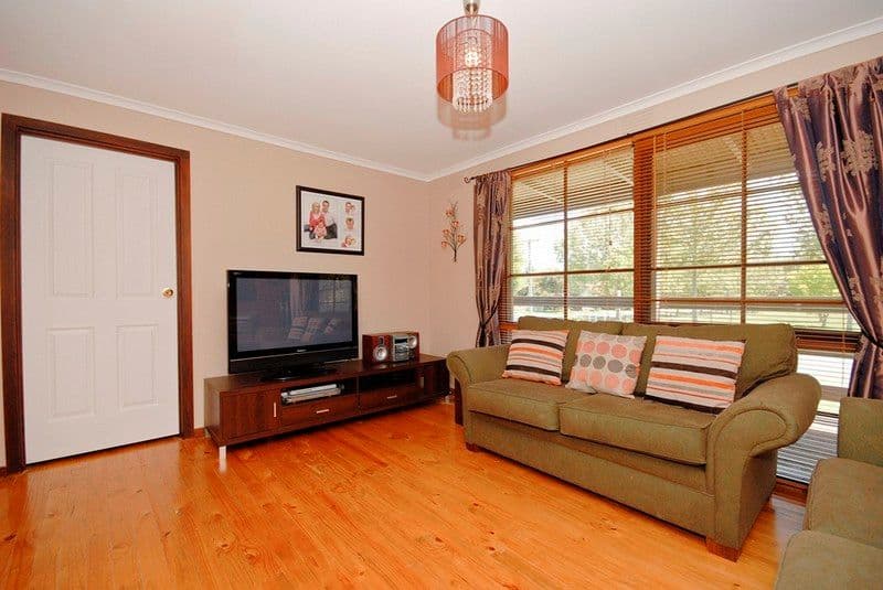 42 HARVEST Drive, CHIRNSIDE PARK VIC 3116, Chirnside Park - Thumbnail 2